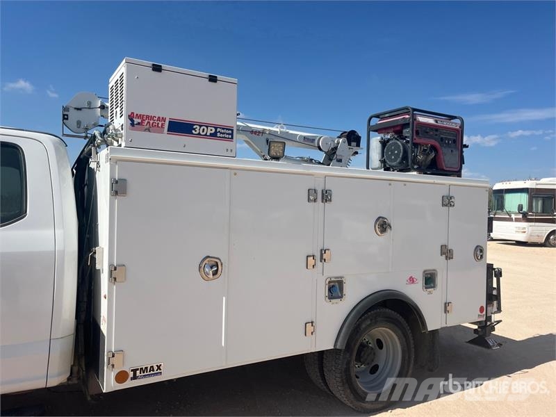 Ford F-550 XL 4x4 Extended Cab Service Truck 多目的／汎用車両