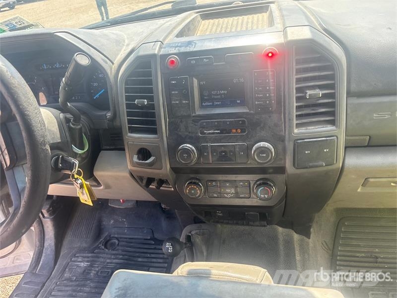 Ford F-550 XL 4x4 Extended Cab Service Truck Veículos municipais / de uso geral