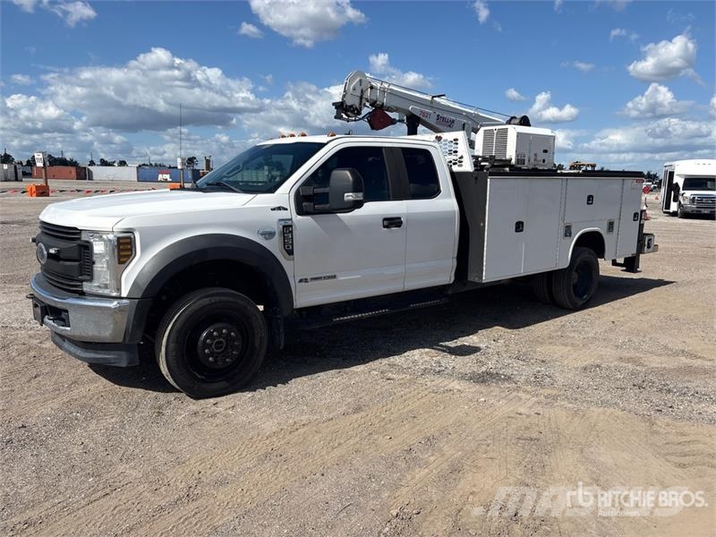 Ford F-550 XL 4x4 Extended Cab Service Truck 多目的/汎用車両