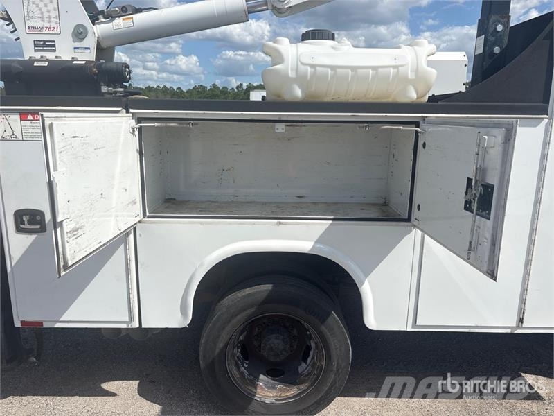 Ford F-550 XL 4x4 Extended Cab Service Truck 多目的/汎用車両