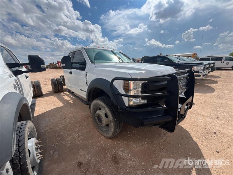 Ford F-550 XL 4x4 Extended Cab Cab and Chassis Kabine i unutrašnjost