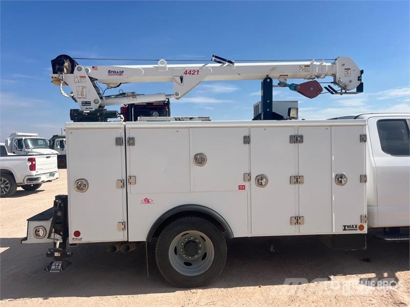 Ford F-550 XL 4x4 Extended Cab Service Truck 多目的／汎用車両