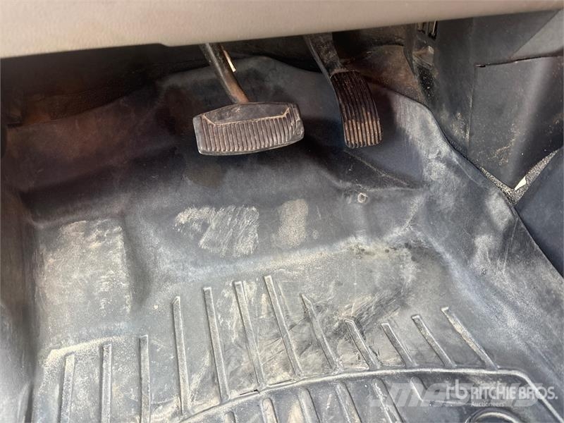 Ford F-550 XL 4x4 Extended Cab Service Truck 多目的/汎用車両