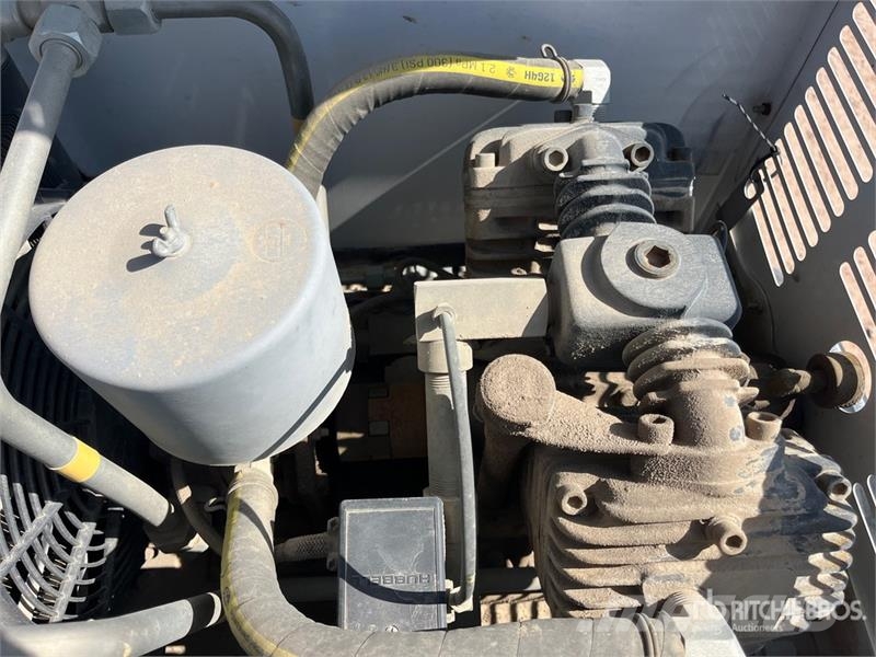 Ford F-550 XL 4x4 Extended Cab Service Truck 多目的／汎用車両