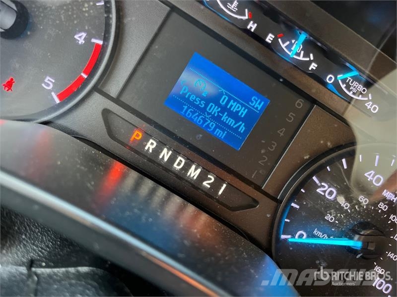 Ford F-550 XL 4x4 Extended Cab Cab and Chassis Cabins and interior