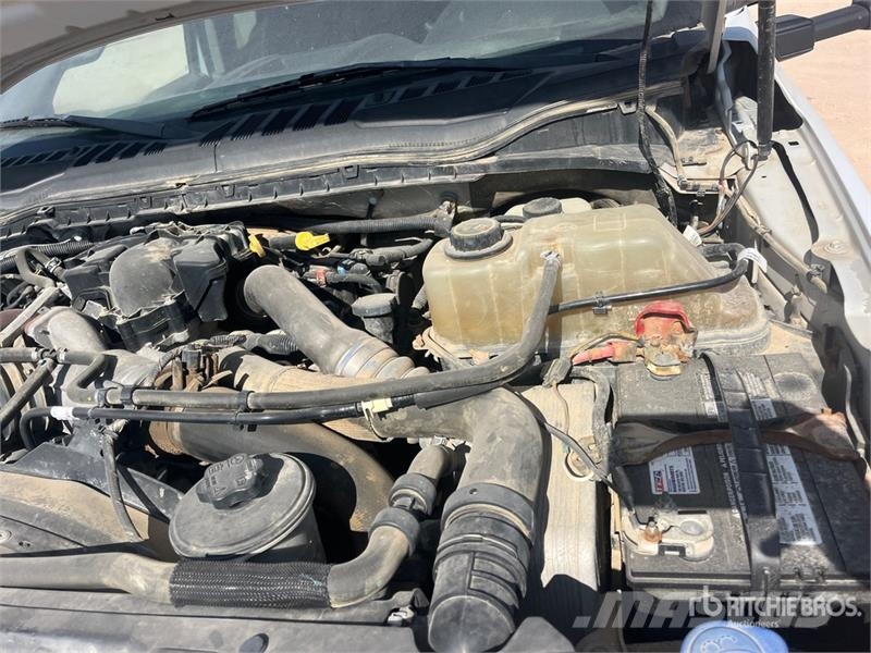 Ford F-550 XL 4x4 Extended Cab Service Truck 多目的／汎用車両