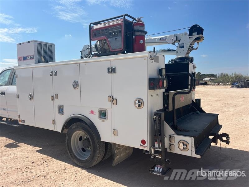 Ford F-550 XL 4x4 Extended Cab Service Truck 多目的／汎用車両