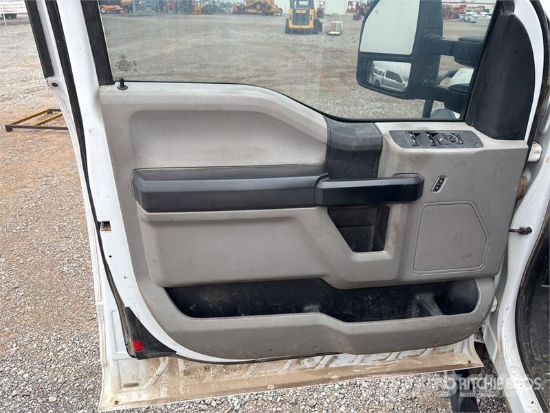Ford F-550 XL 4x4 Extended Cab Service Truck Komunalna vozila