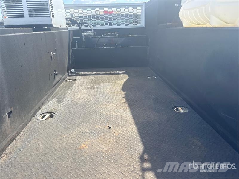 Ford F-550 XL 4x4 Extended Cab Service Truck 多目的/汎用車両
