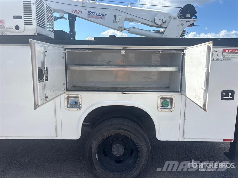 Ford F-550 XL 4x4 Extended Cab Service Truck 多目的/汎用車両