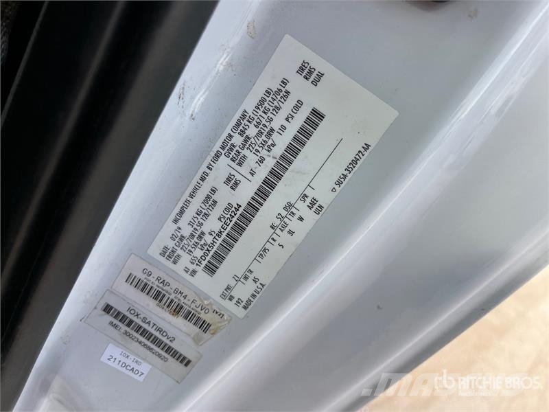 Ford F-550 XL 4x4 Extended Cab Cab and Chassis Cabins and interior