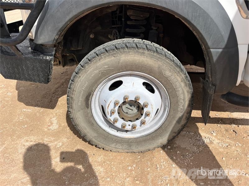 Ford F-550 XL 4x4 Extended Cab Cab and Chassis Kabine i unutrašnjost