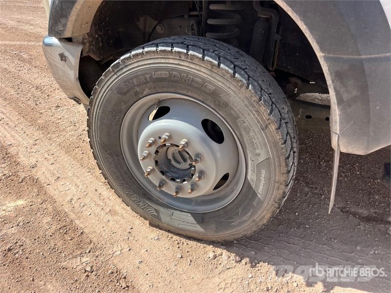 Ford F-550 XL 4x4 Extended Cab Cab and Chassis Cabins and interior