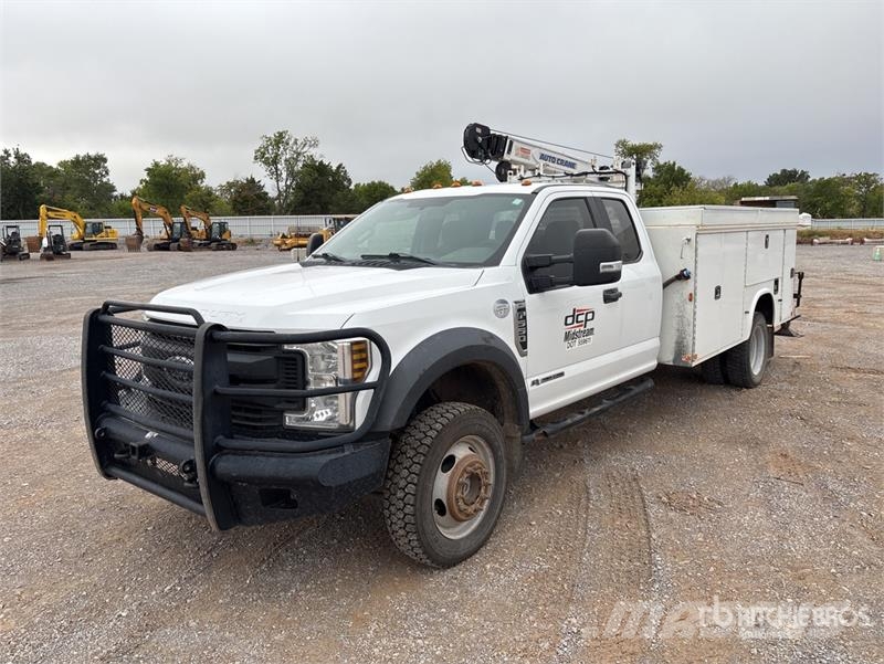 Ford F-550 XL 4x4 Extended Cab Service Truck Komunalna vozila
