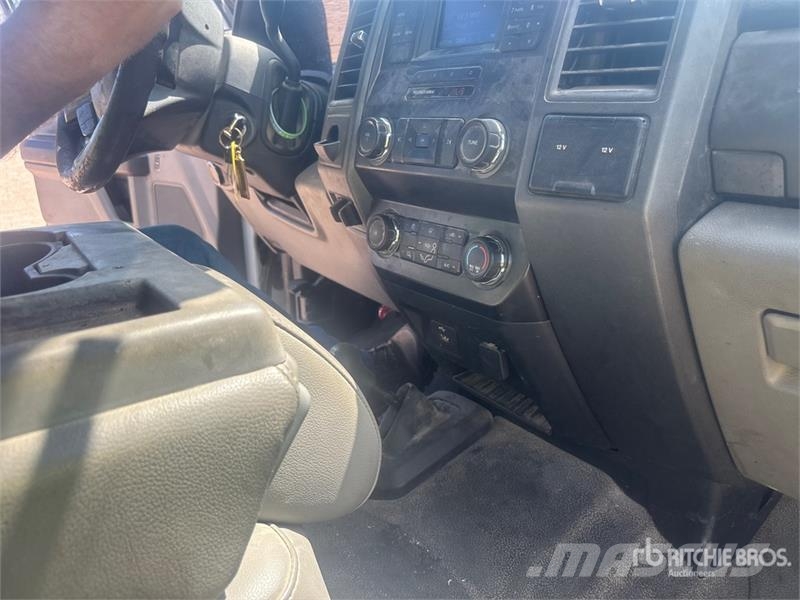Ford F-550 XL 4x4 Extended Cab Service Truck Veículos municipais / de uso geral