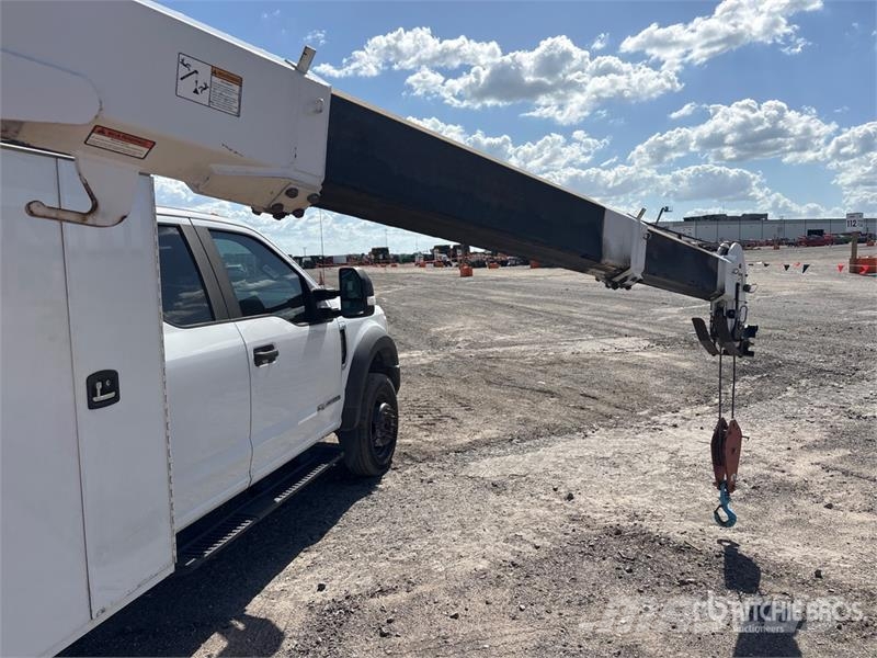 Ford F-550 XL 4x4 Extended Cab Service Truck 多目的/汎用車両