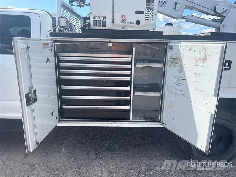 Ford F-550 XL 4x4 Extended Cab Service Truck 多目的/汎用車両