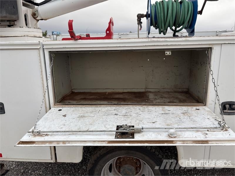 Ford F-550 XL 4x4 Extended Cab Service Truck Komunalna vozila