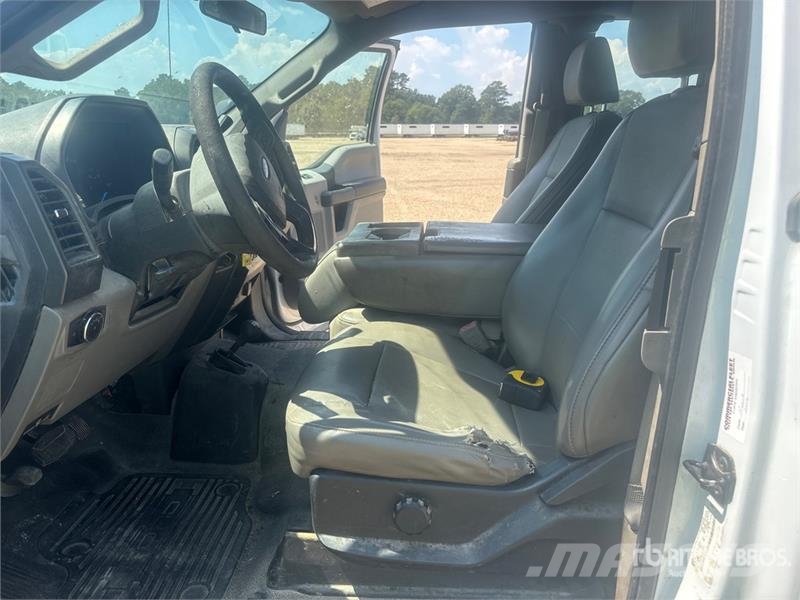 Ford F-550 XL 4x4 Extended Cab Service Truck Veículos municipais / de uso geral