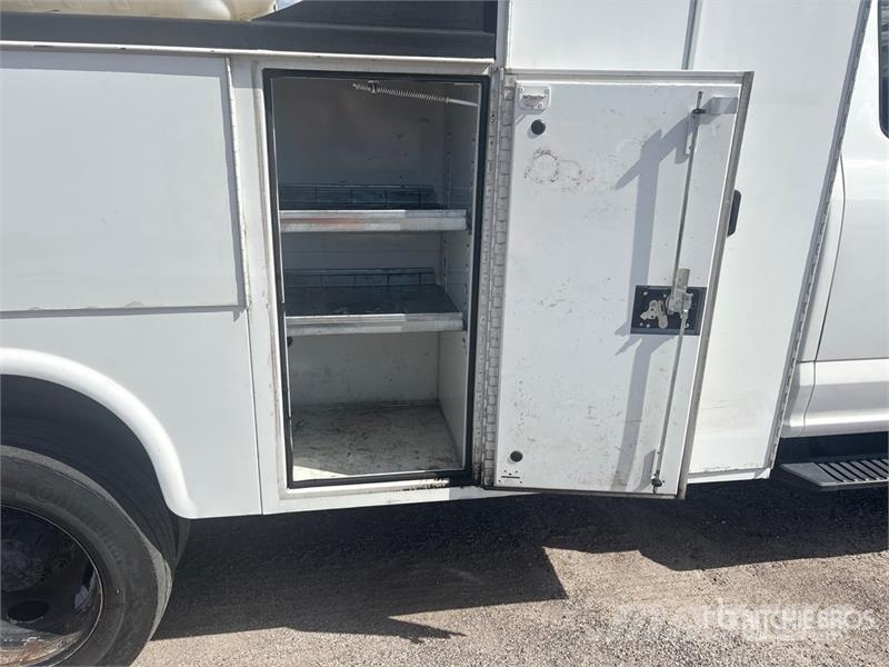 Ford F-550 XL 4x4 Extended Cab Service Truck 多目的/汎用車両