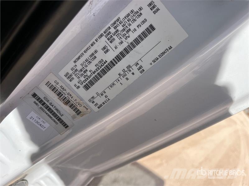 Ford F-550 XL 4x4 Extended Cab Cab and Chassis Cabins and interior