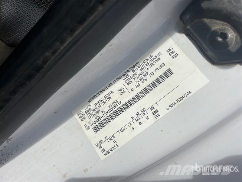 Ford F-550 XL 4x4 Extended Cab Service Truck 多目的／汎用車両