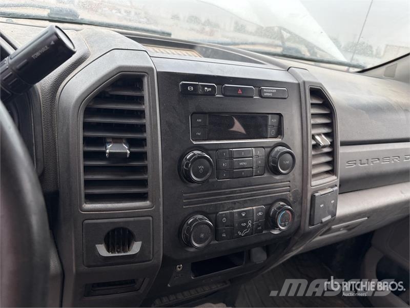 Ford F-550 XL 4x4 Extended Cab Service Truck Komunalna vozila