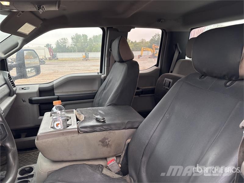 Ford F-550 XL 4x4 Extended Cab Service Truck Komunalna vozila