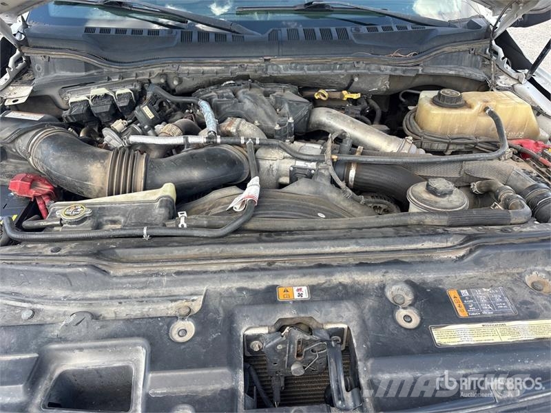 Ford F-550 XL 4x4 Extended Cab Service Truck 多目的/汎用車両
