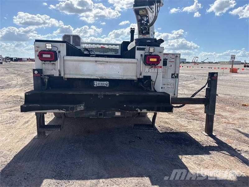 Ford F-550 XL 4x4 Extended Cab Service Truck 多目的/汎用車両