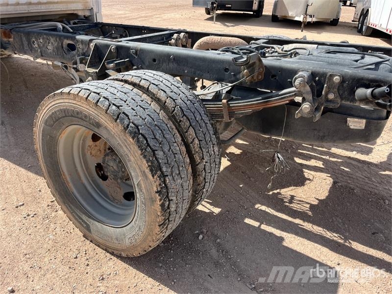 Ford F-550 XL 4x4 Extended Cab Cab and Chassis Cabins and interior