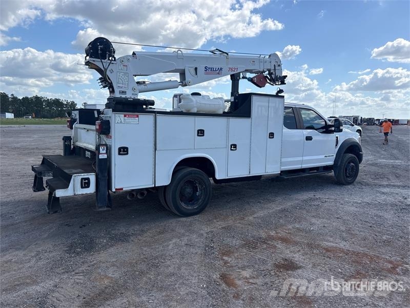 Ford F-550 XL 4x4 Extended Cab Service Truck 多目的/汎用車両