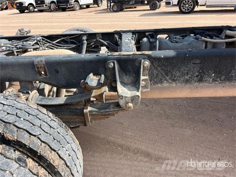Ford F-550 XL 4x4 Extended Cab Cab and Chassis Cabins and interior