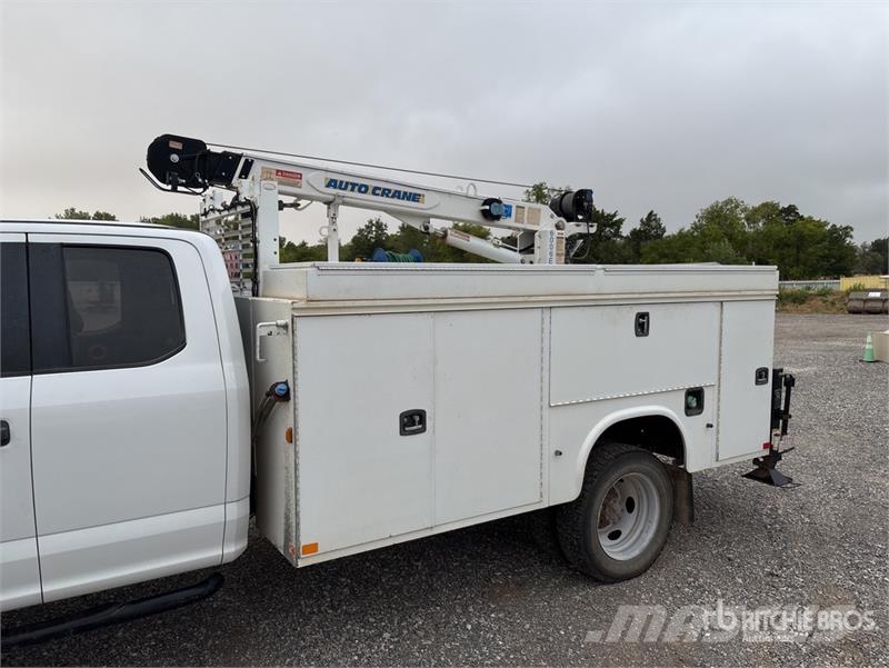 Ford F-550 XL 4x4 Extended Cab Service Truck Komunalna vozila