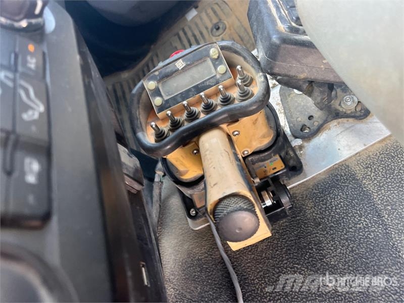 Ford F-550 XL 4x4 Extended Cab Service Truck 多目的／汎用車両