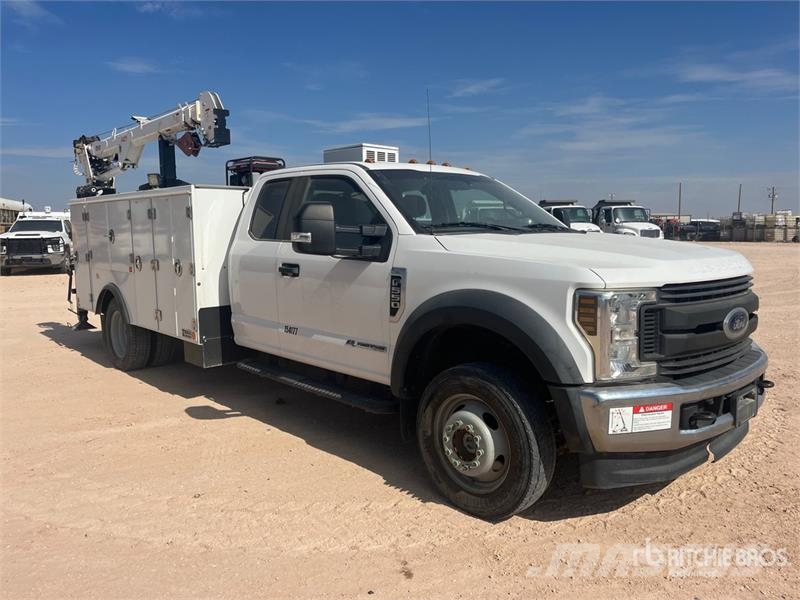 Ford F-550 XL 4x4 Extended Cab Service Truck 多目的／汎用車両