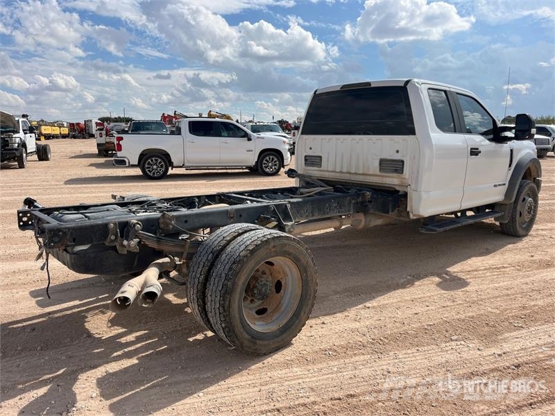 Ford F-550 XL 4x4 Extended Cab Cab and Chassis Cabins and interior