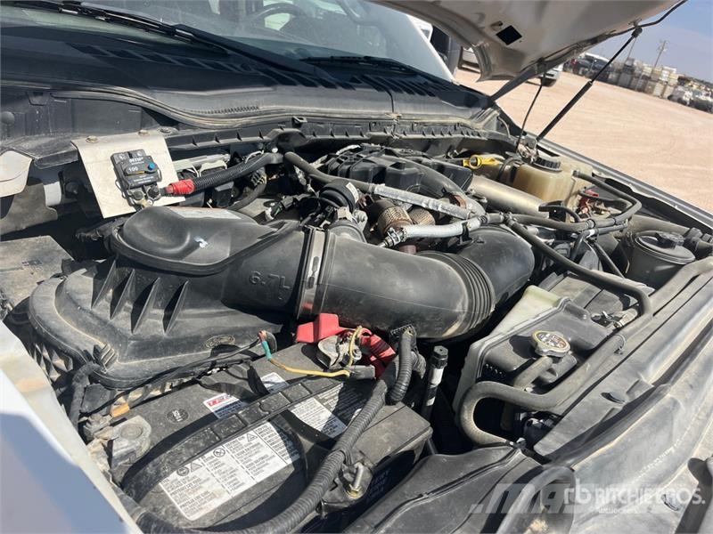 Ford F-550 XL 4x4 Extended Cab Service Truck 多目的／汎用車両
