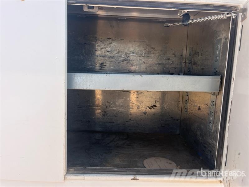 Ford F-550 XL 4x4 Extended Cab Service Truck 多目的／汎用車両