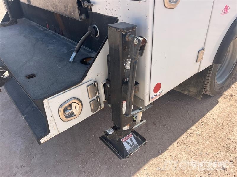 Ford F-550 XL 4x4 Extended Cab Service Truck 多目的／汎用車両