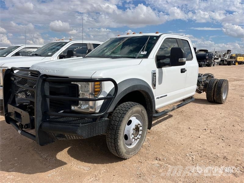 Ford F-550 XL 4x4 Extended Cab Cab and Chassis Kabine i unutrašnjost