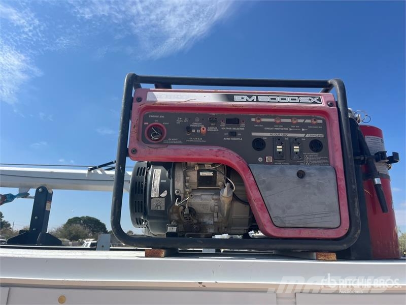 Ford F-550 XL 4x4 Extended Cab Service Truck 多目的／汎用車両