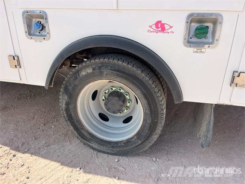 Ford F-550 XL 4x4 Extended Cab Service Truck 多目的／汎用車両