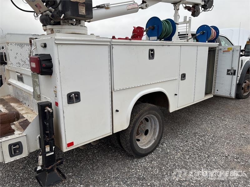 Ford F-550 XL 4x4 Extended Cab Service Truck Komunalna vozila