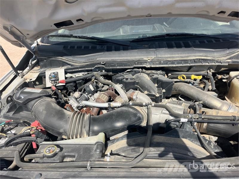 Ford F-550 XL 4x4 Extended Cab Service Truck 多目的／汎用車両