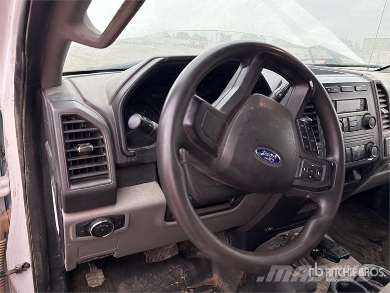 Ford F-550 XL 4x4 Extended Cab Service Truck Komunalna vozila