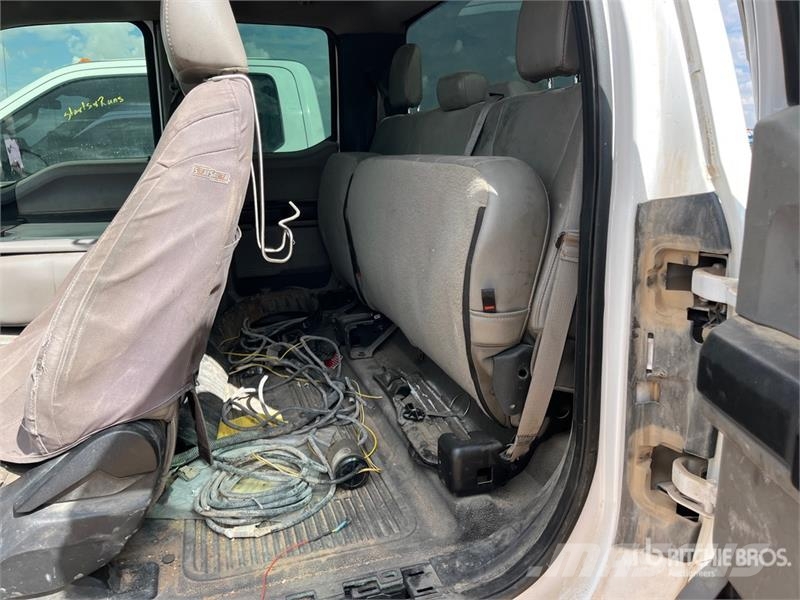 Ford F-550 XL 4x4 Extended Cab Cab and Chassis Kabine i unutrašnjost