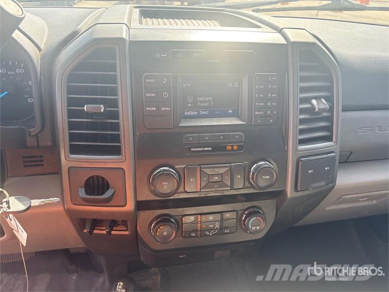 Ford F-550 XL 4x4 Extended Cab Service Truck 多目的/汎用車両