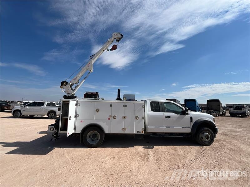 Ford F-550 XL 4x4 Extended Cab Service Truck 多目的／汎用車両