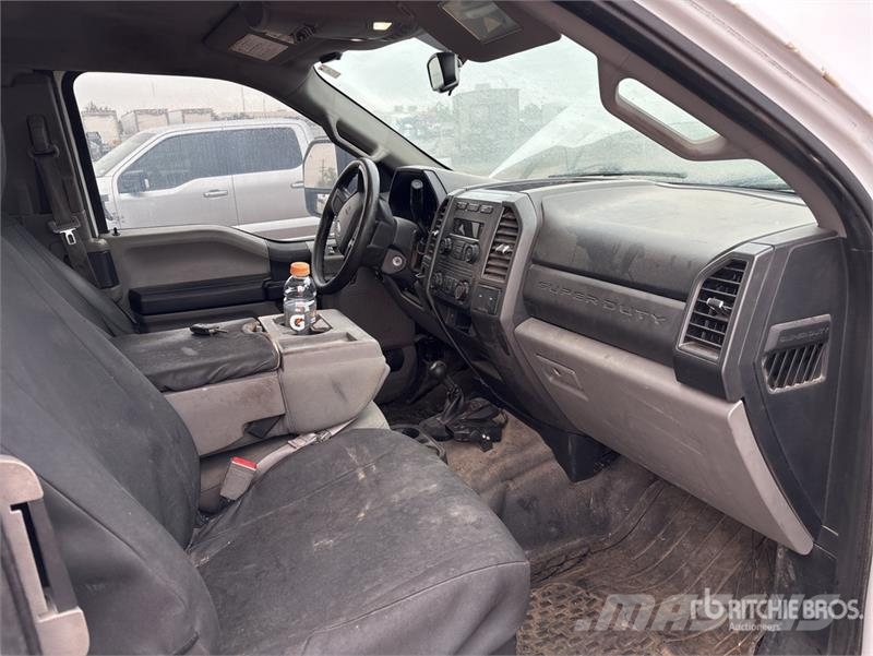 Ford F-550 XL 4x4 Extended Cab Service Truck Komunalna vozila